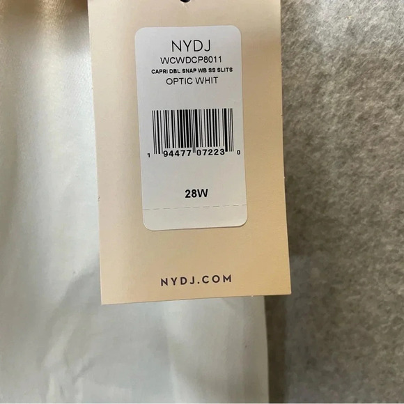 NYDJ Chloe Capri Optic White Jeans in Plus Size - Picture 7 of 11